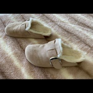 Fuzzy comfy tan slippers